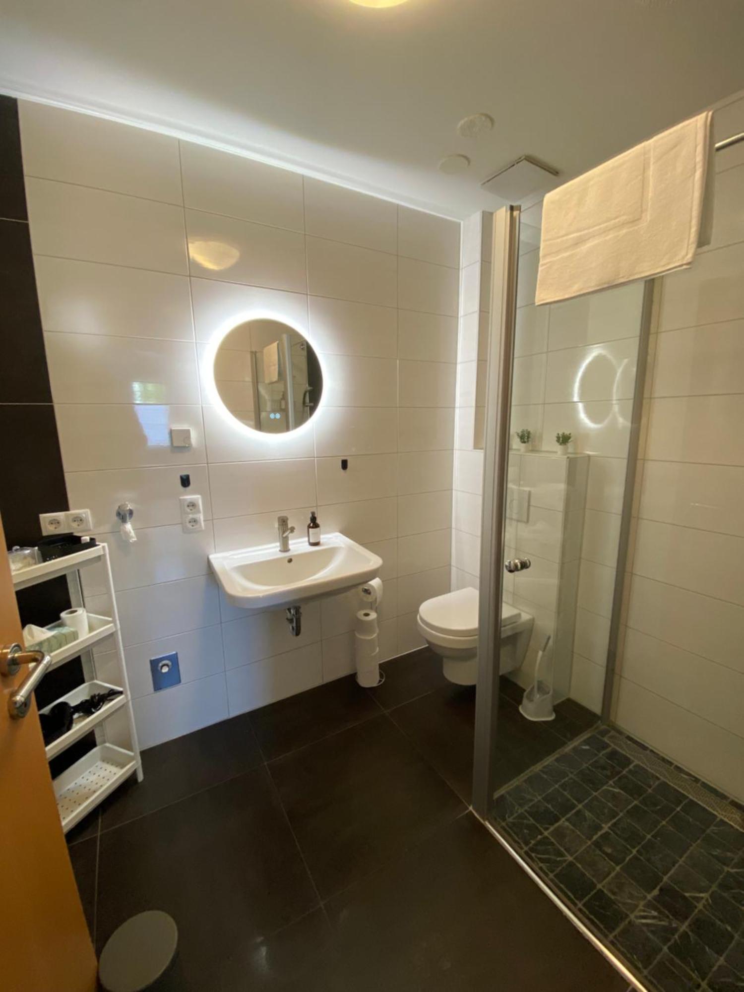 Apartamento Gross, Modern, Vollausgestattet, Gemuetlich Mit Kueche Und Parkplatz Fuer Urlaub Oder Business Kettig Exterior foto