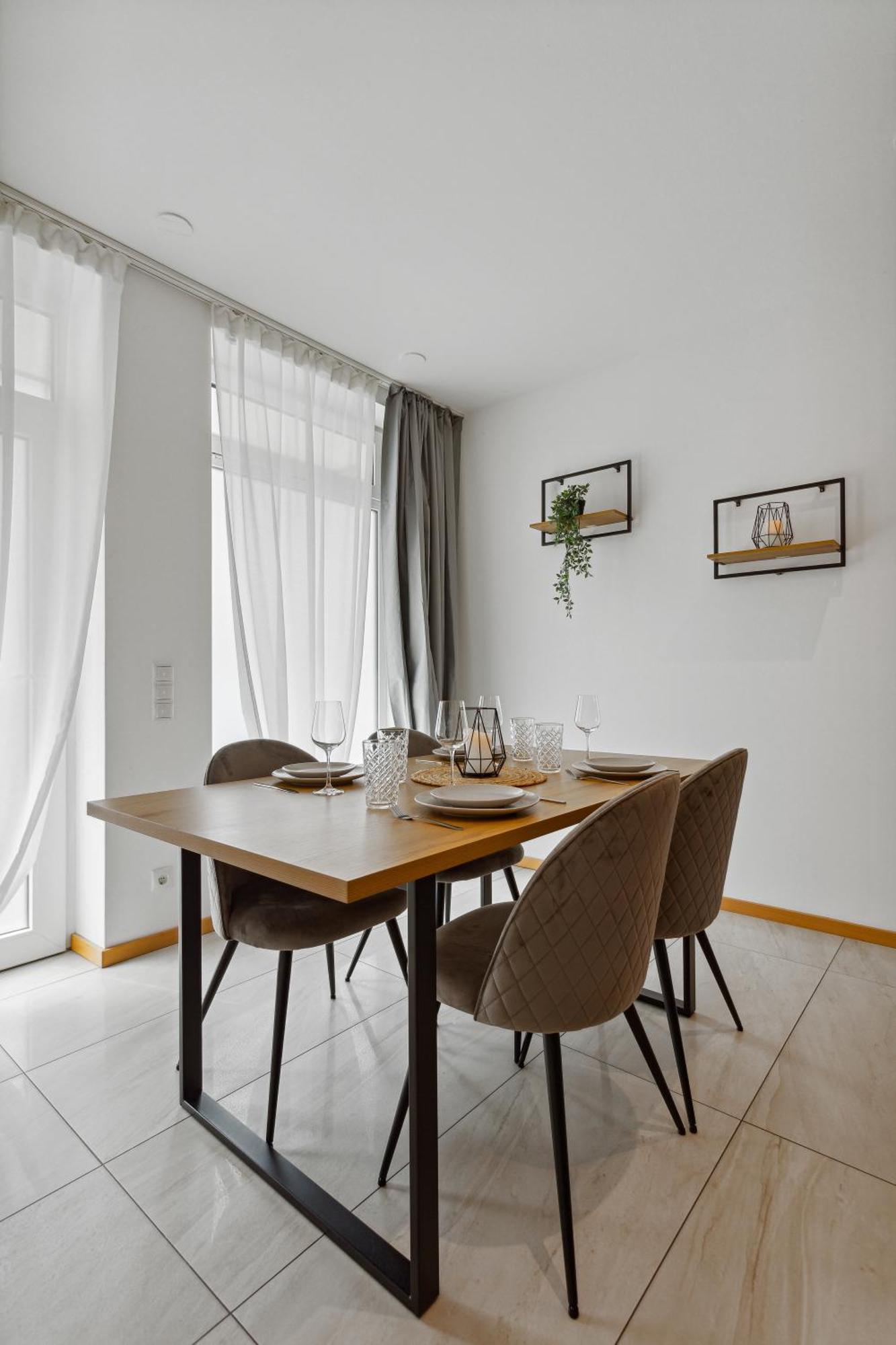 Apartamento Gross, Modern, Vollausgestattet, Gemuetlich Mit Kueche Und Parkplatz Fuer Urlaub Oder Business Kettig Exterior foto